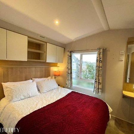 Lovely Holiday Home At Lyons Caravan Park! Prestatyn Exterior foto